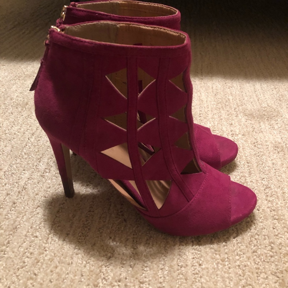Heels - Picture 2 of 3